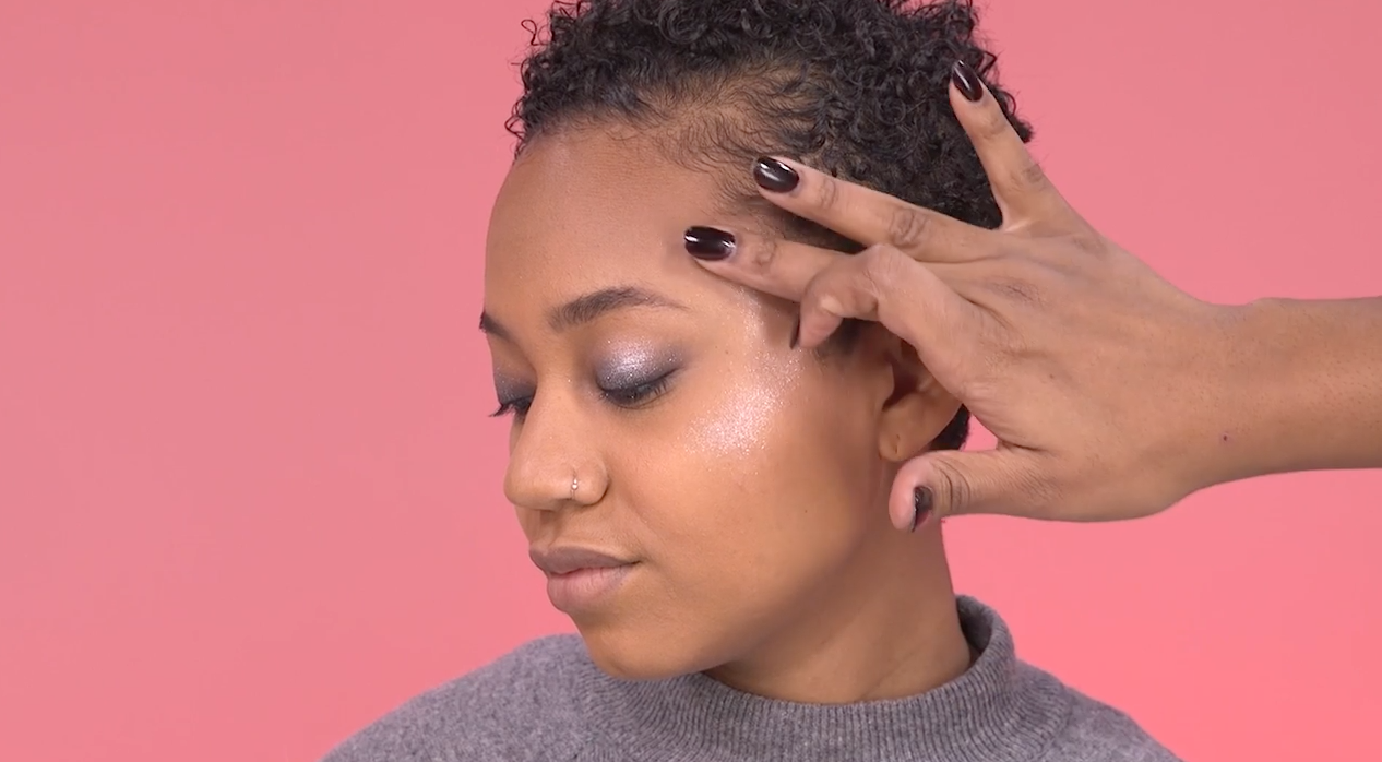 How To Go Glam With Your New Year's Eve Makeup In One Minute
